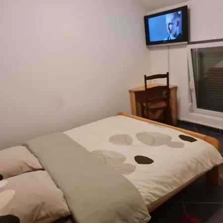 Hukic アパート *