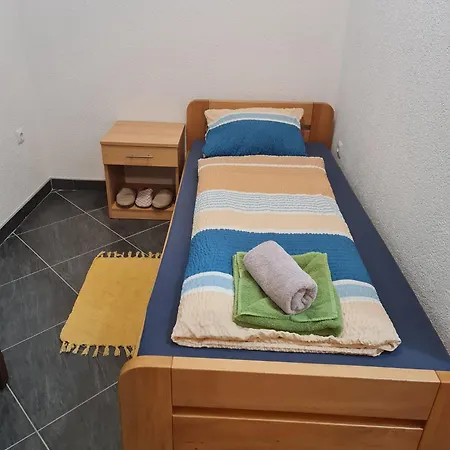 Hukic アパート トゥズラ